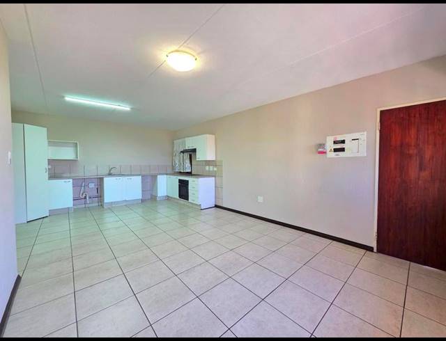 3 BEDROOM APARTMENT FOR SALE IN CONSTANTIA KLOOF